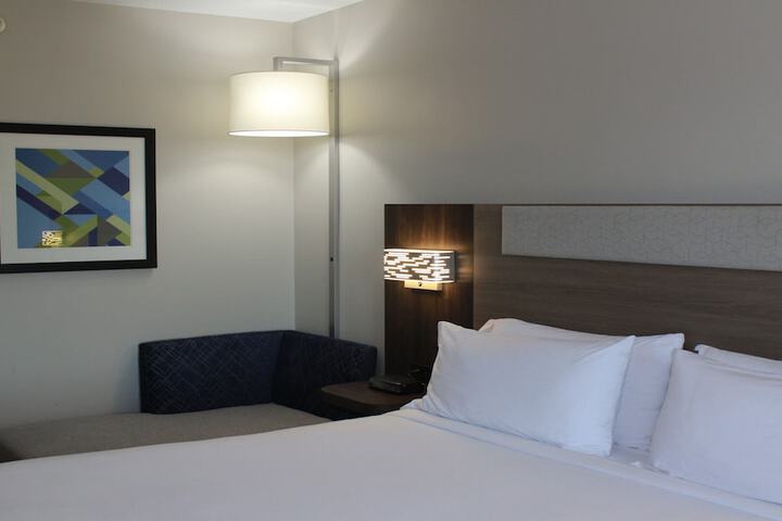 1 King Bed (11 of 11)