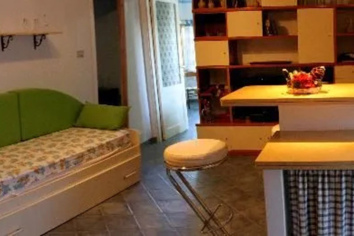 Room 6 of 11