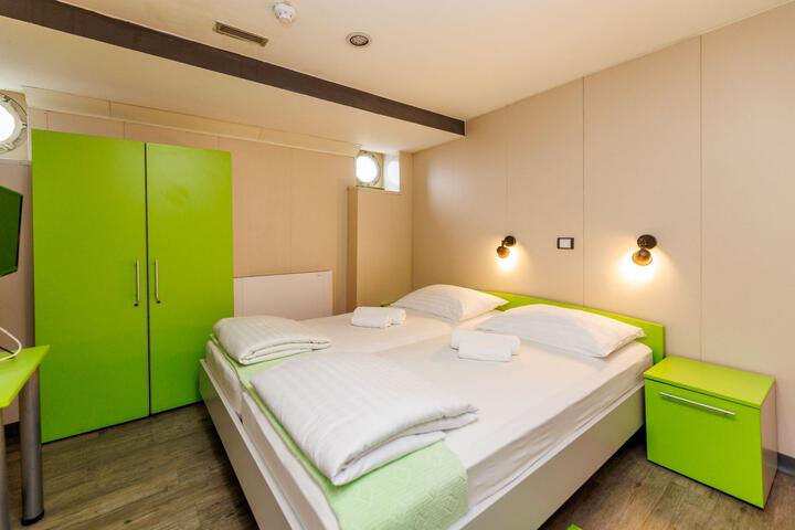 Room 117 of 146