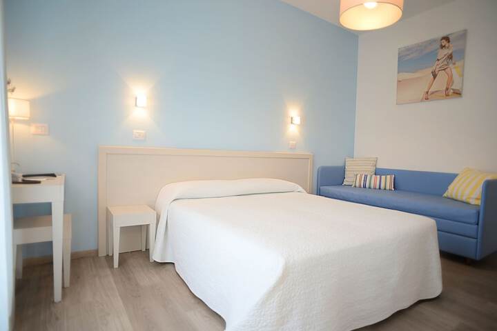 Room 4 of 63