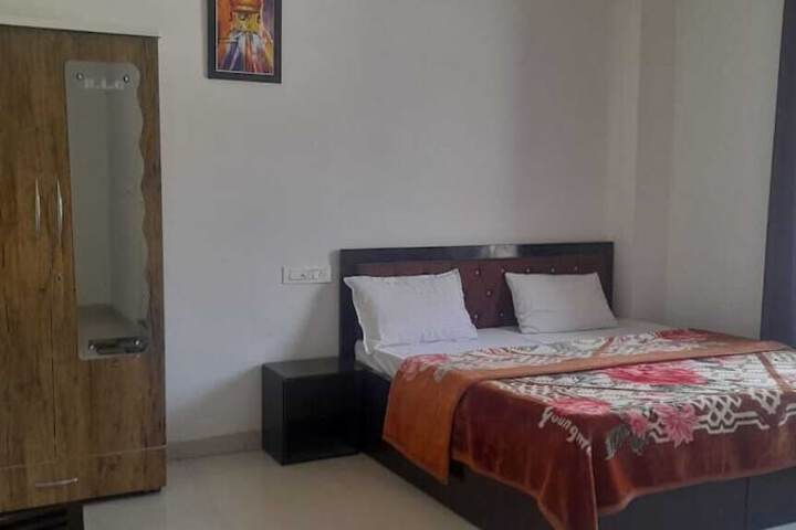 Room 6 of 25