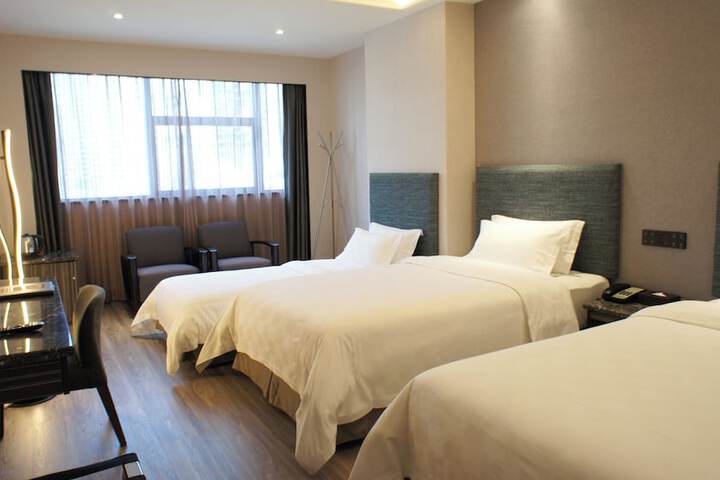 Room 10 of 33
