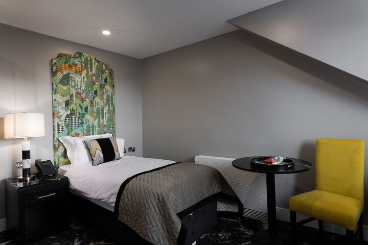 Room 6 of 55