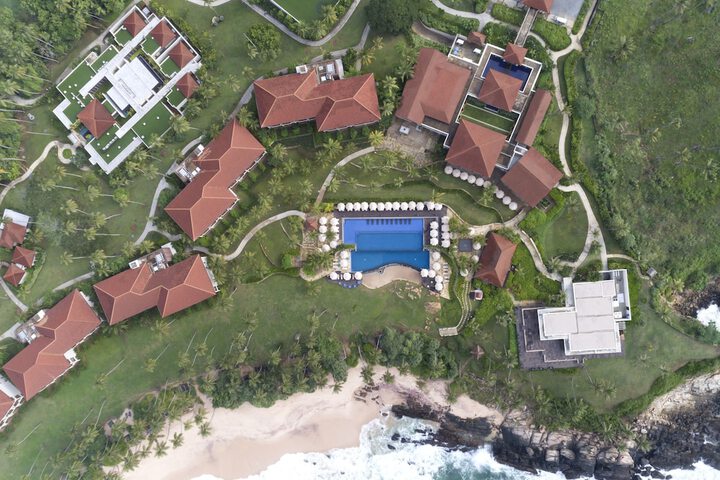 Hotel Pool