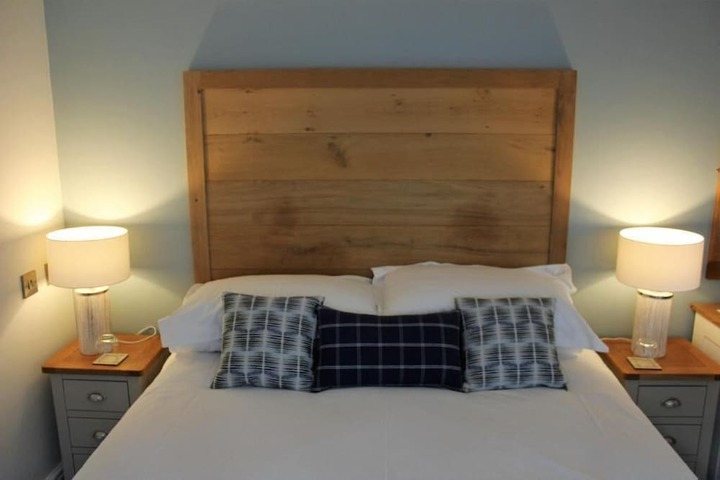 Room 4 of 11