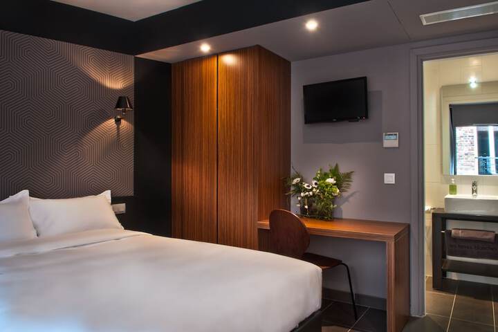 Room 6 of 44