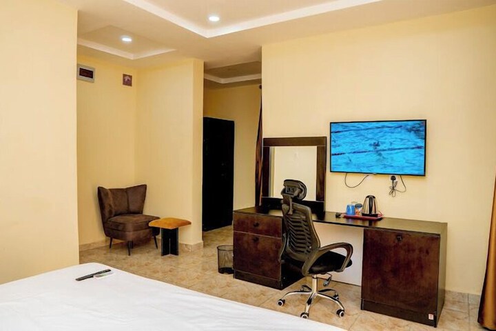 La Grandees Suites and Apartment