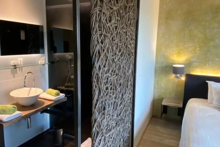 Room 21 of 65