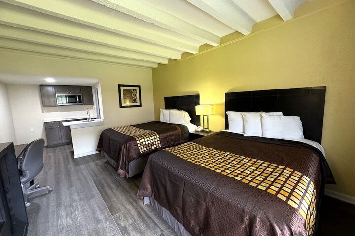 Deluxe Room 1 Queen Bed (5 of 14)