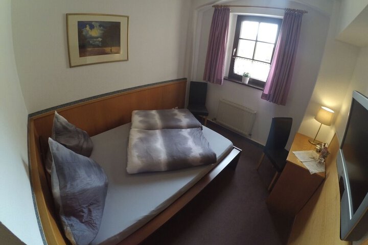 Room 12 of 50