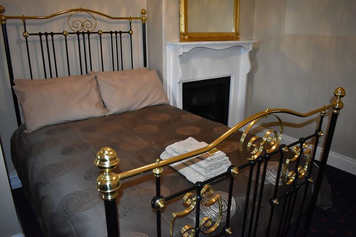 Room 4 of 31