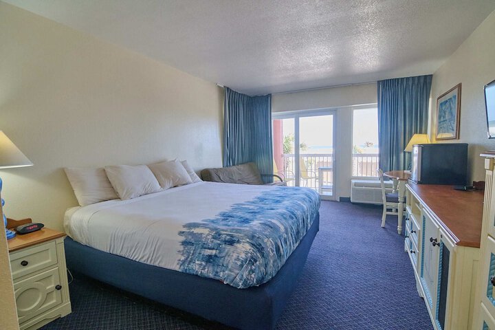 Room 3 of 77