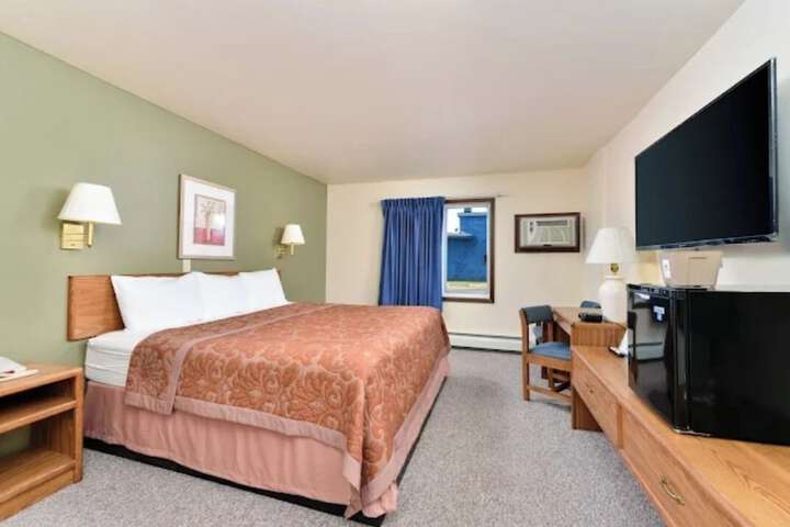 Room 5 of 17