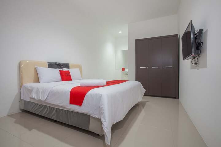 Reddoorz at Kertajaya Surabaya