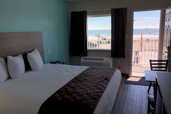 Room 13 of 19