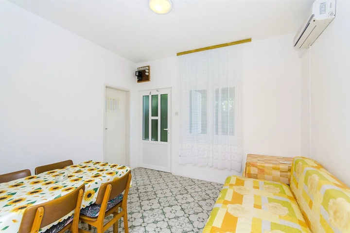 Room 3 of 12