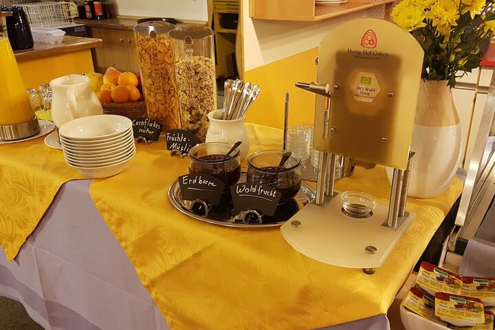 Breakfast/Coffee Service 22 of 39