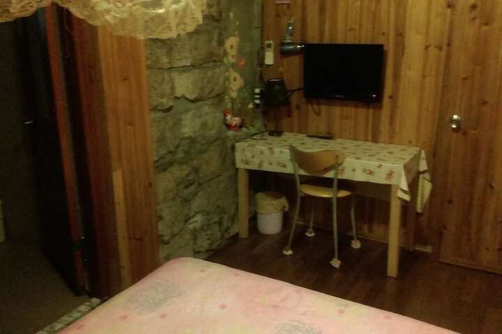 Room 4 of 92