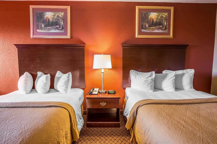 2 Double Beds (8 of 8)