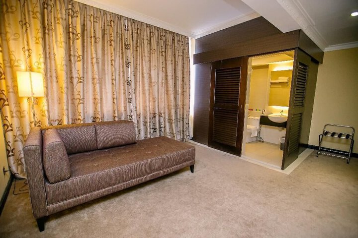 Room 32 of 75