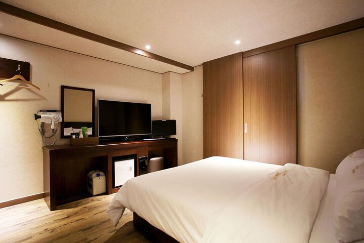 Room 32 of 75