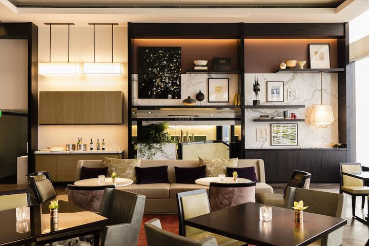 Lounge 61 of 69