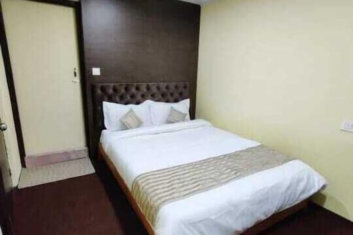 Room 8 of 30