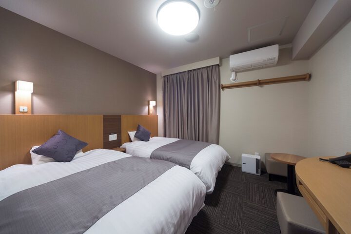 Room 16 of 104