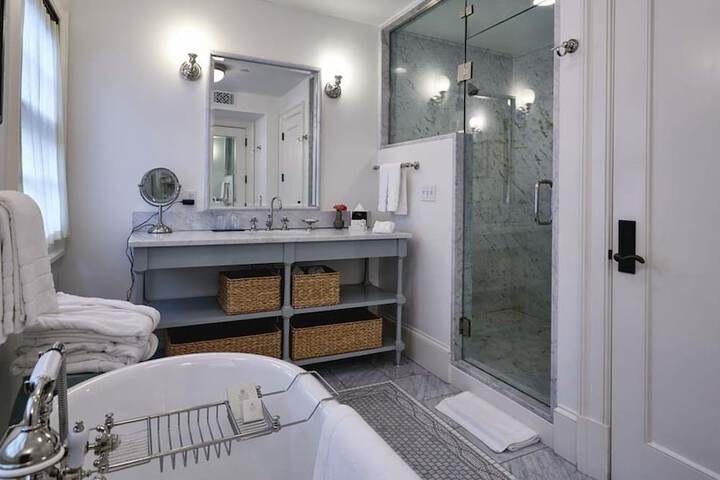 Clean Restrooms