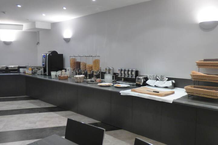 Breakfast/Coffee Service 33 of 45