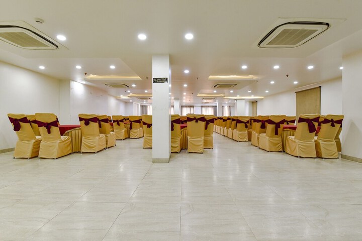 Ballroom/Hall 28 of 30