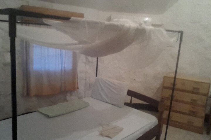 Room 3 of 23