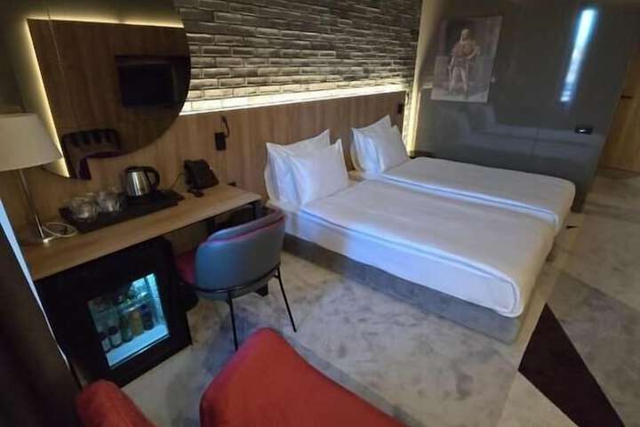 Room 4 of 46