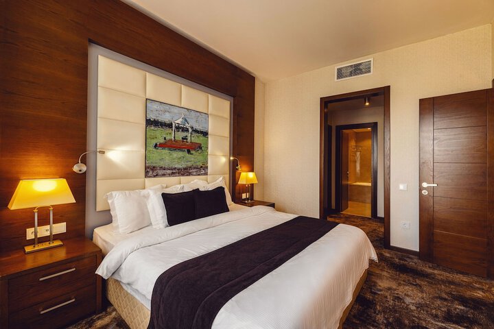 Room 12 of 32