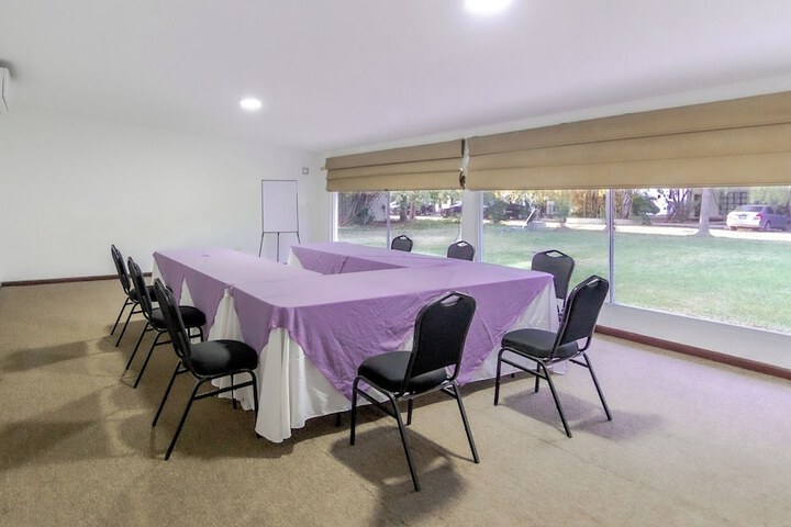 Ballroom/Hall 127 of 179