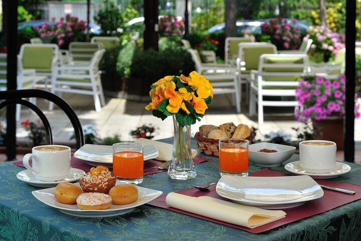 Breakfast/Coffee Service 35 of 43