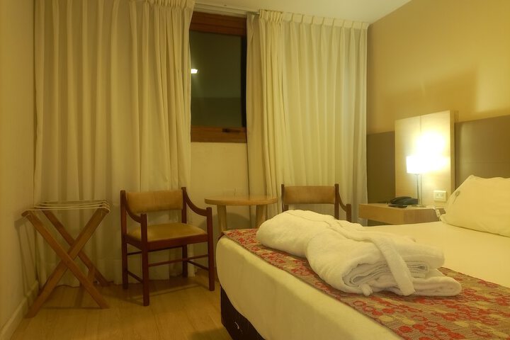 Room 9 of 32