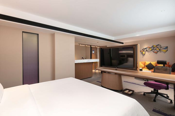 Room 14 of 42