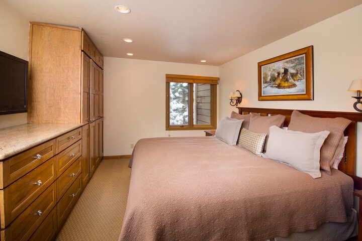 Room 4 of 40