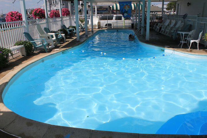 Pool 93 of 108