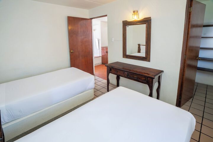 Room 8 of 39