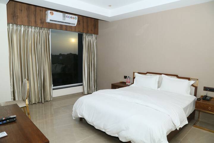 Room 5 of 17