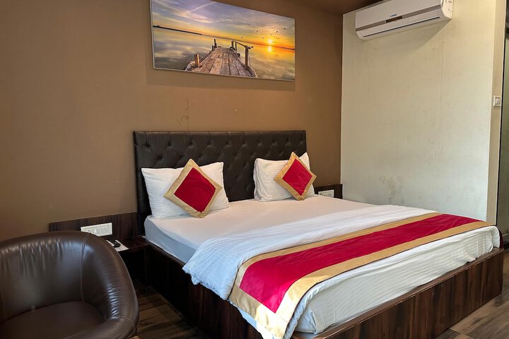 Room 6 of 19