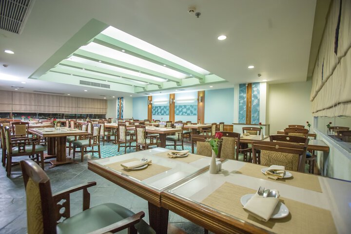 Dining 43 of 65