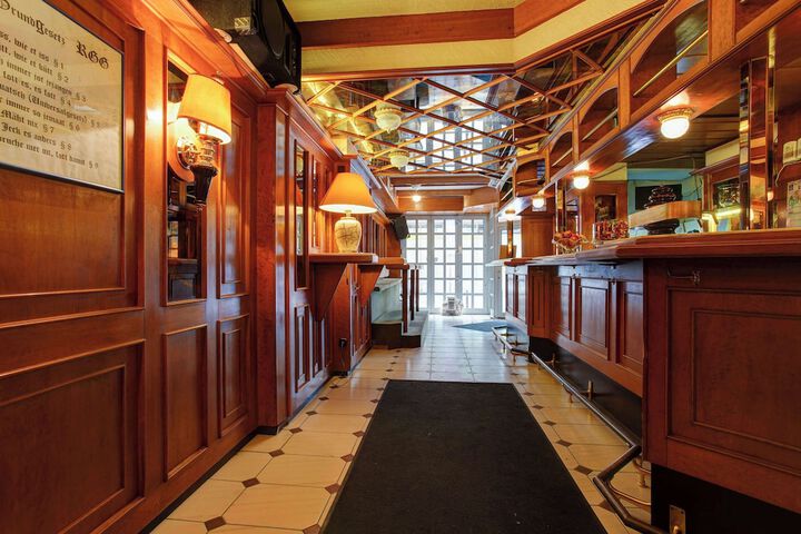 Entrance & Lobby