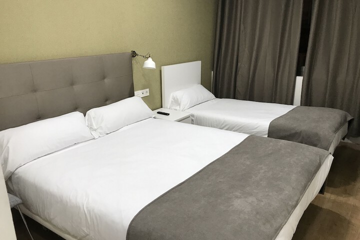 Room 11 of 27