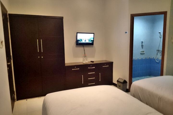 Room 27 of 37