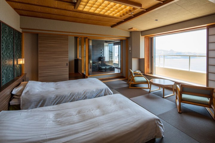 Room 5 of 82