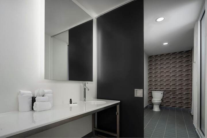 Room 18 of 37