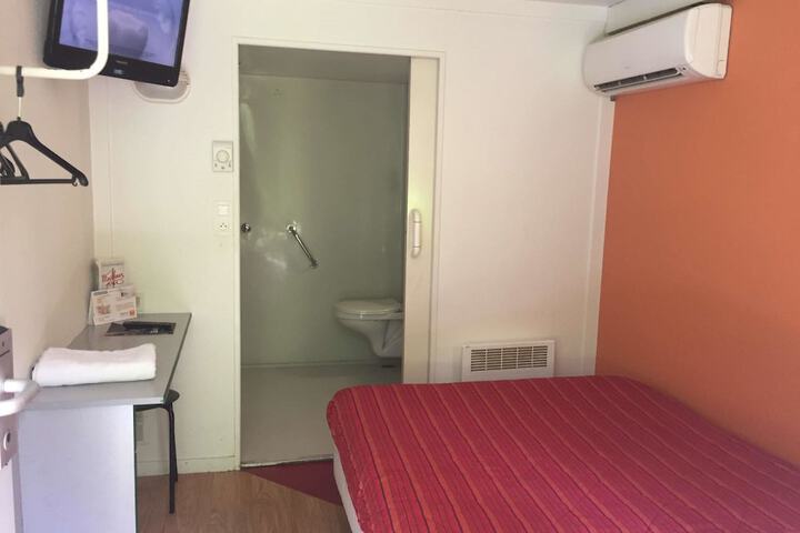 Room 17 of 48